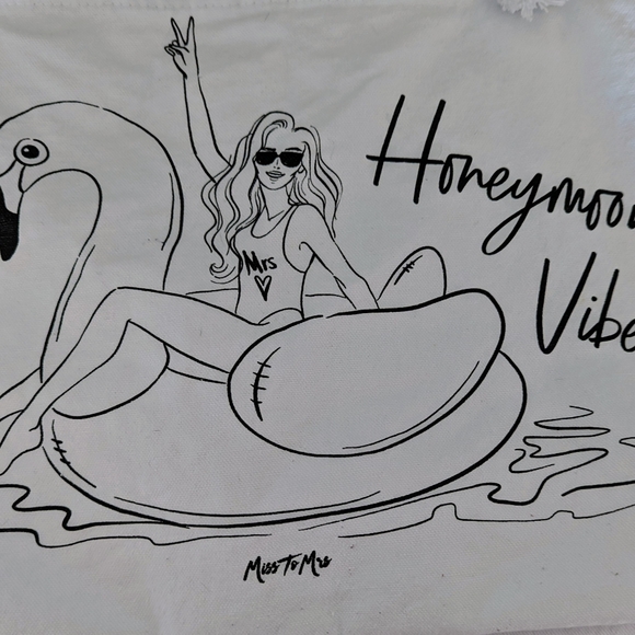 Just Married Sun hat and Honeymoon Vibes Bag From Miss to Mrs. - Picture 2 of 9